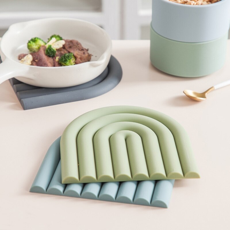 Silicone place mats and heat protectors