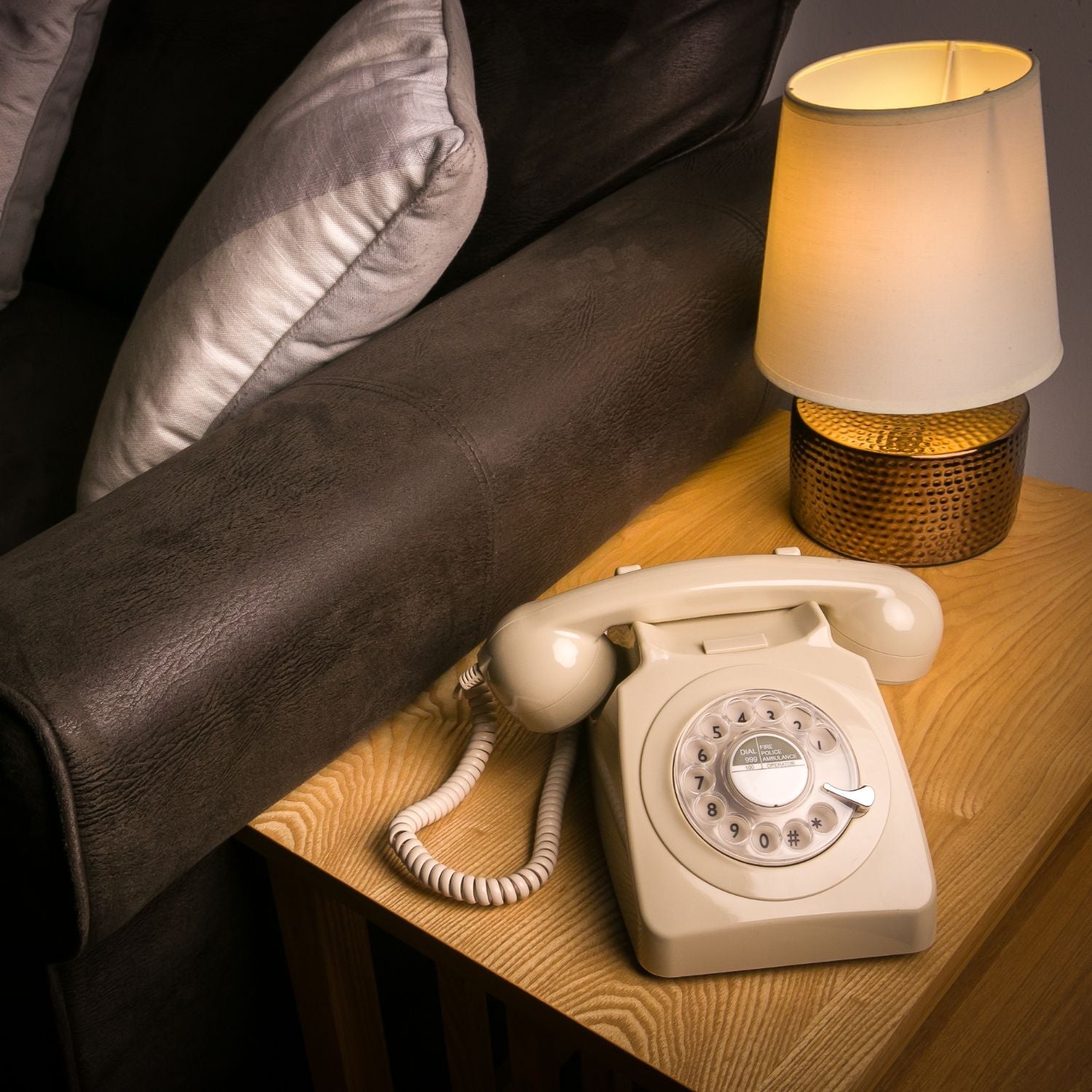 Ivory retro style working telephone