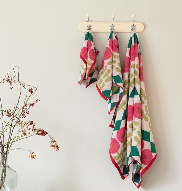 Hanging towels modern flowers green pink