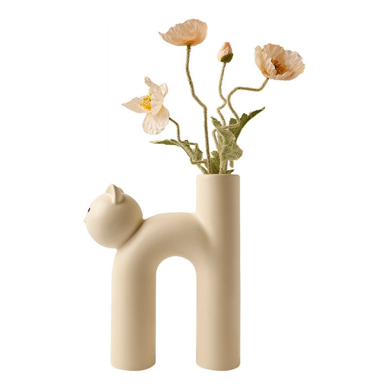 Cream cat vase with flowers